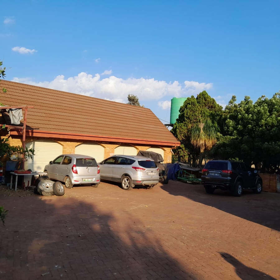 4 Bedroom Property for Sale in Schietfontein North West